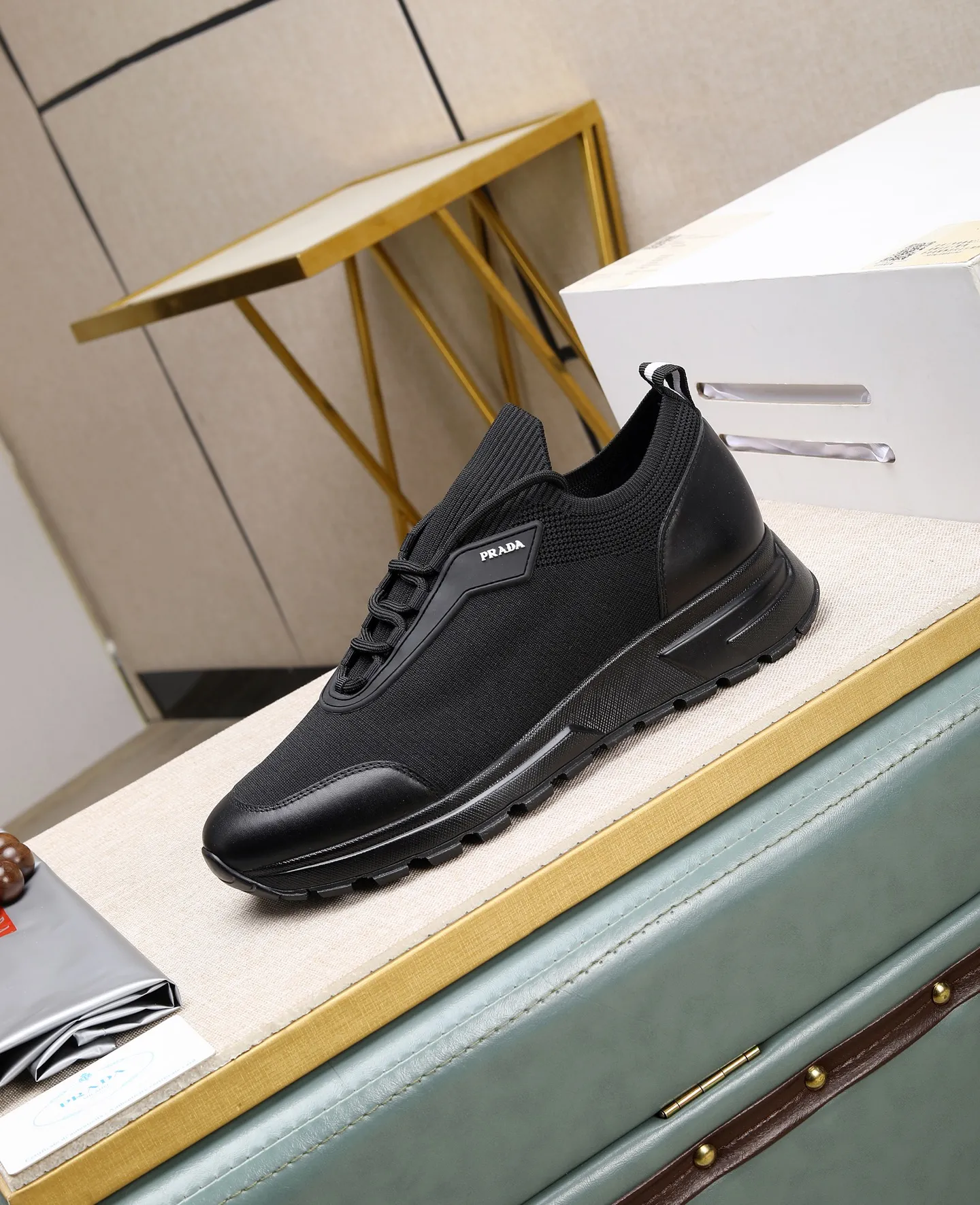 Men's clothing and shoes 💰500 👑👑The latest model of high-quality PRADA men's shoes on the Hong Kong purchasing agency official website has been launched in 1:1 copy, synchronized with Hong Kong counters, and on the same catwalk; all made of breathable fly weave ➕Imported breathable fabrics with cowhide lining, 🍡🍡The original 1:1 non-slip and wear-resistant; comfortable on the feet, attractive style, fine workmanship, and simple and neat shoe trees, showing the courage and toughness of men, 👍 Code number 38 to 45